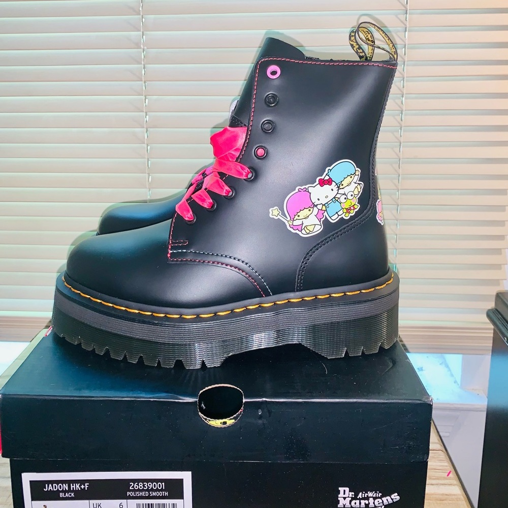 Dr. Martens X Hello Kitty Jadon